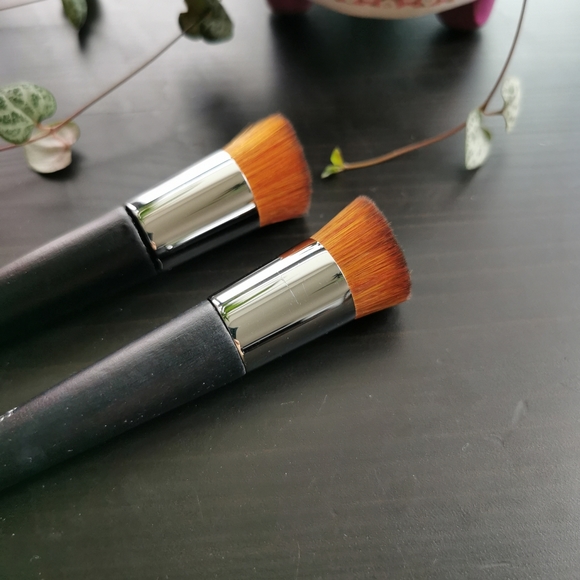 Dior liquid foundation brush - Picture 3 of 4